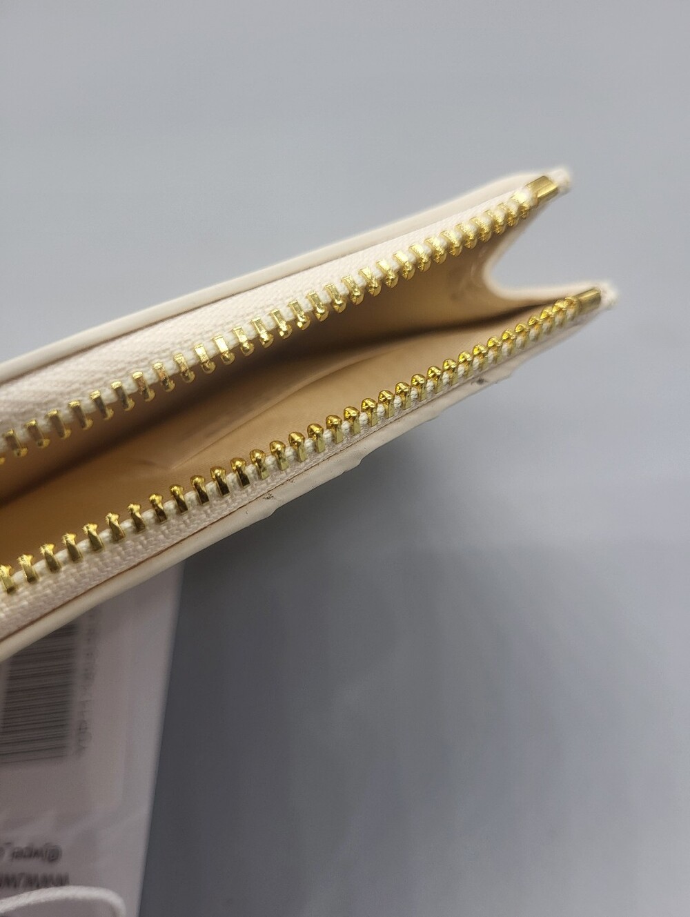 JW PEI Quinn Zipped Card Holder - Ivory Croc - Picture 5 of 8